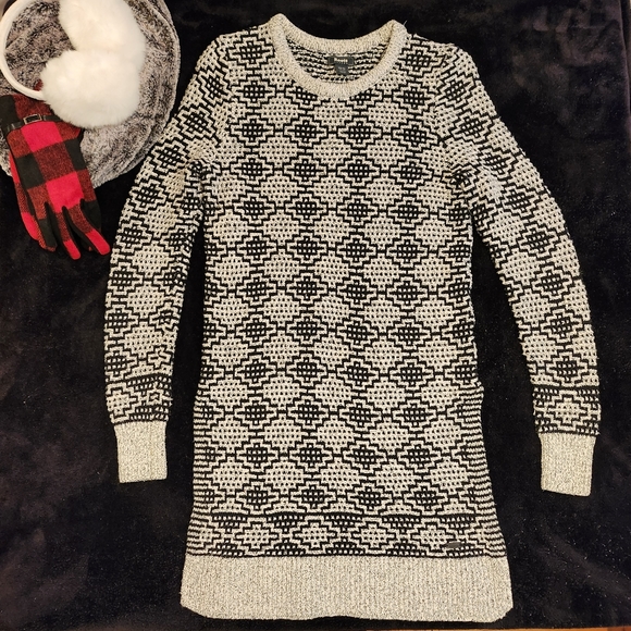 Roots "Snowy Fox" Side-Slit Tunic Sweater - Picture 1 of 7